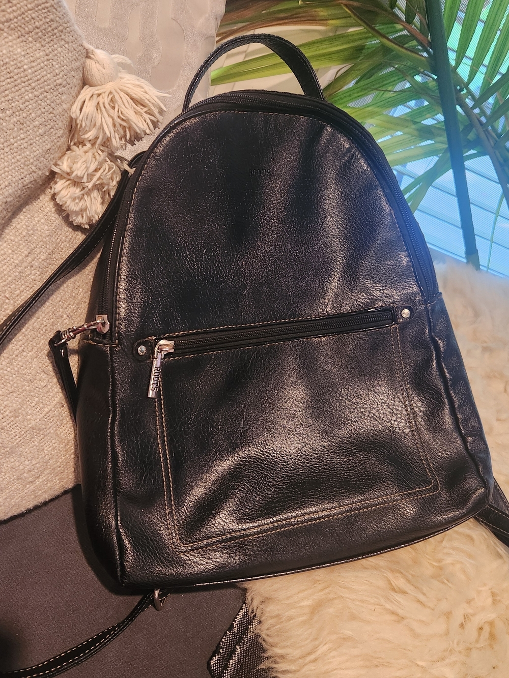 Roots Black Leather Backpack with Front Zip Pocket
